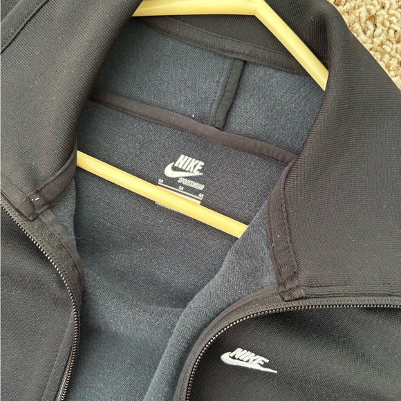 Gently used like new Nike sweaters size M - Picture 4 of 6